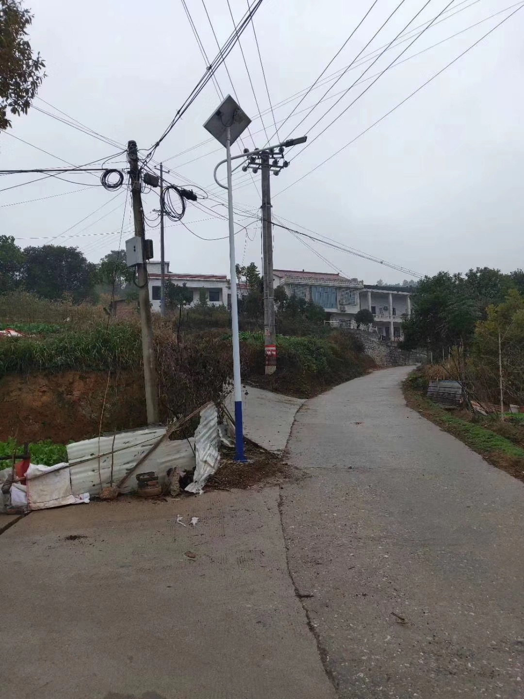 榮縣保華鎮(zhèn)太陽(yáng)能路燈